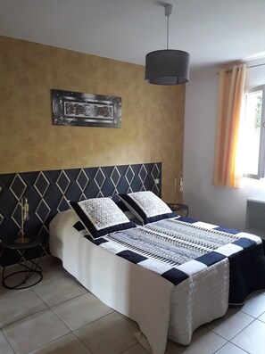 3 bedrooms, iron/ironing board, travel cot, free WiFi