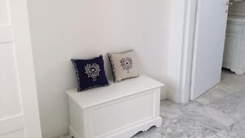 Suite, balcón, vistas al mar | Servicio de la habitación