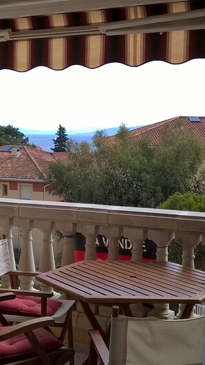 Outdoor dining - Rental 4 pers in secure residence 100 meters from the beach (Saint-Raphaël)