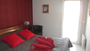 1 bedroom - Rental 4 pers in secure residence 100 meters from the beach (Saint-Raphaël)