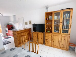 Interior - Charming Beachside House with Garden, Close to Shops (La Tranche-sur-Mer)