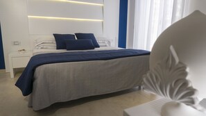 Minibar, in-room safe, soundproofing, cots/infant beds - Hotel Scialara (Vieste)