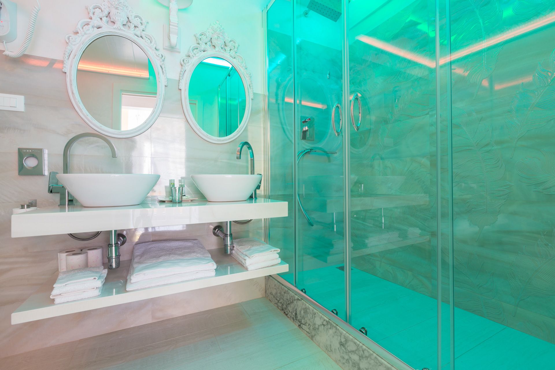 Suite Junior, balcon | Salle de bain