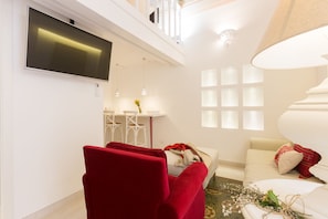 Suite Junior, balcon | Literie de qualité supérieure, coffres-forts dans les chambres, bureau