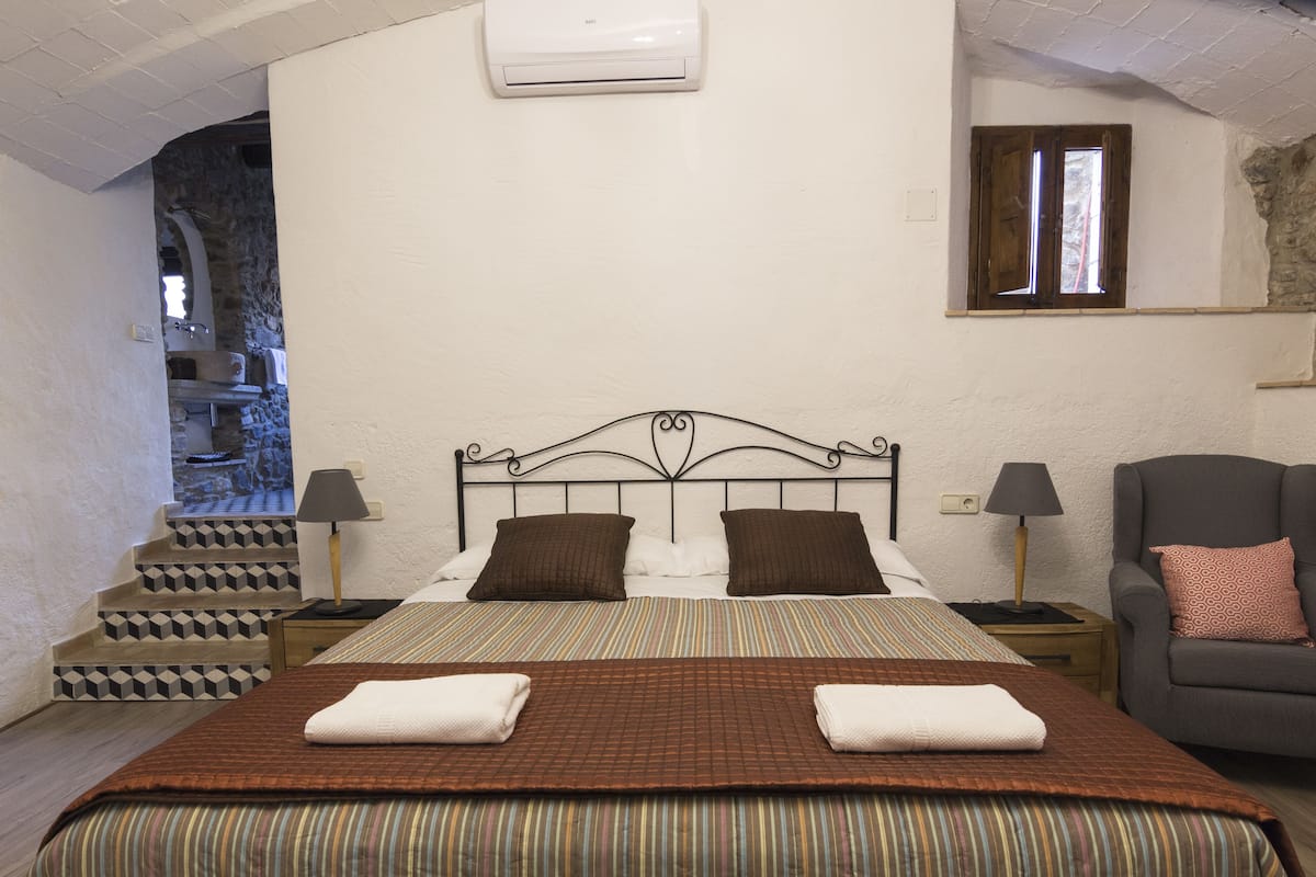 Deluxe Double Room, Private Bathroom | Free minibar, desk, blackout drapes, free cribs/infant beds