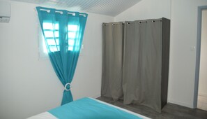 4 habitaciones, tabla de planchar con plancha, wifi y ropa de cama 