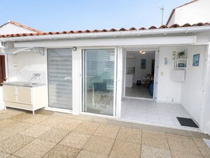 Terrace/patio - House in La Grière with private garden and parking, near the beach (La Tranche-sur-Mer)