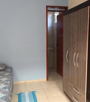 ミニバー、アイロン / アイロン台、有線インターネットアクセス (無料)