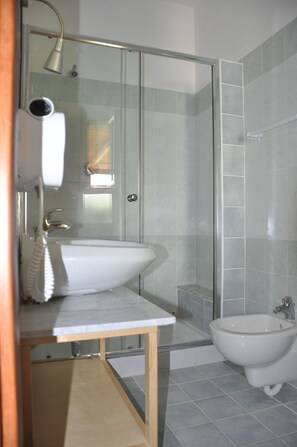 Apartment, 1 Bedroom (5 pax) | Bathroom