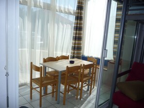 Enjoy meals in this dining area with a table and six chairs.