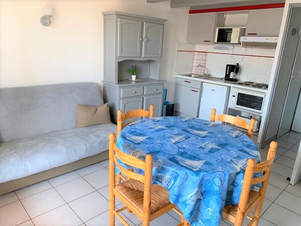 Interior - Holiday House Close to Beach, Shops & Pool in La Tranche-sur-Mer (La Tranche-sur-Mer)