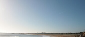 Maison de vacances près plage et commerces avec jardinet, parking privé et équipements complets