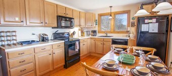 Elegant Mountain Retreat with Stunning Views