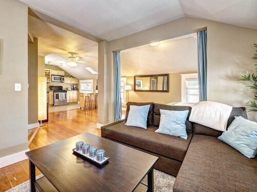 Stylish Penthouse Loft with Amazing Views in the Heart of Downtown