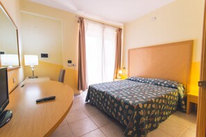 Habitación con 1 cama doble o 2 individuales | Sistema de insonorización y accesible en silla de ruedas