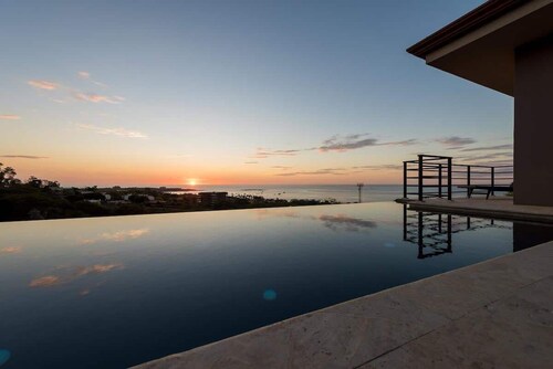 Casa de la Perla, Ocean View 4 Bedroom Home