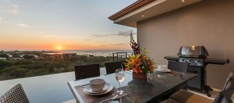 BRAND NEW-Amazing 4 makuuhuoneen Ocean View Luxury kotiin Tamarindo