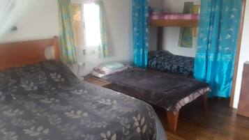 3 habitaciones, tabla de planchar con plancha, wifi y ropa de cama