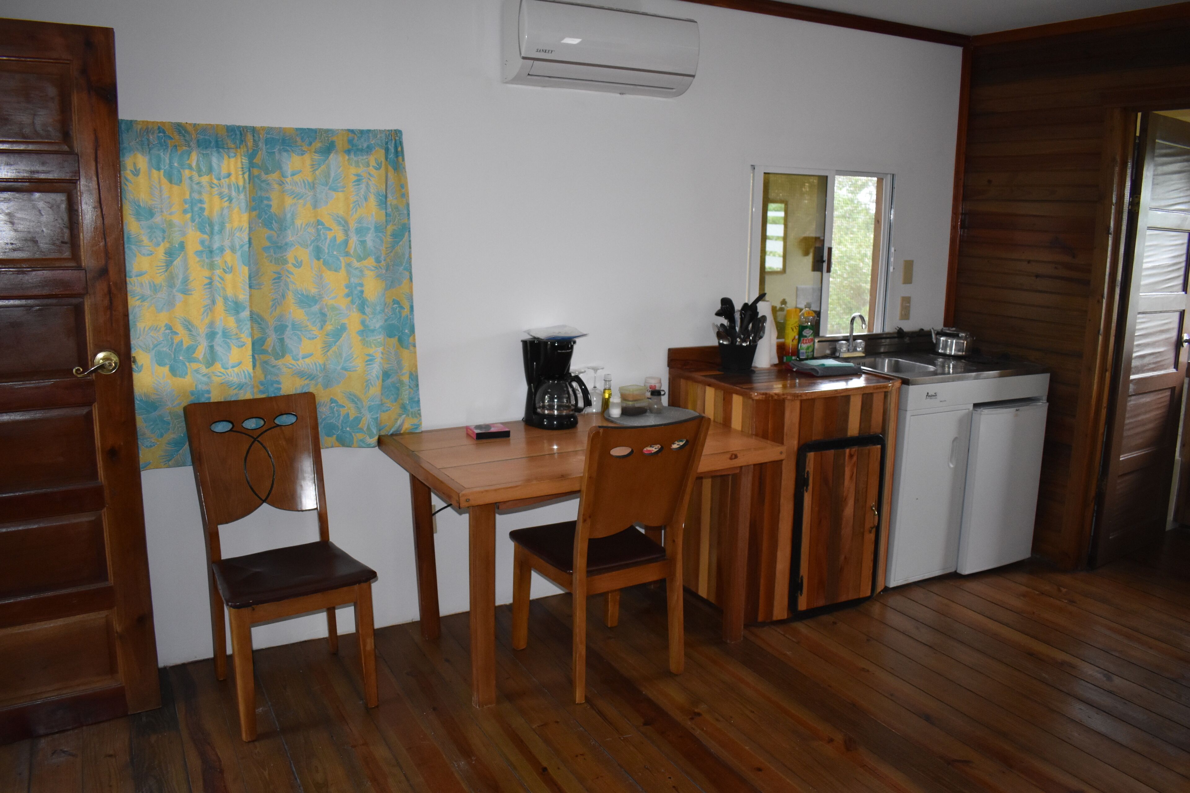 Fridge, stovetop, coffee/tea maker, electric kettle