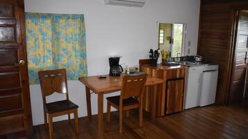 Fridge, stovetop, coffee/tea maker, electric kettle