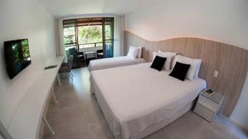 Deluxe-Doppel- oder -Zweibettzimmer | Minibar, Zimmersafe, Schreibtisch, Verdunkelungsvorhänge
