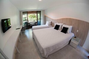 Minibar, in-room safe, desk, blackout curtains - Duro Beach Garden Hotel (Caucaia)