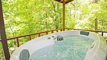 Bañera de hidromasaje al aire libre