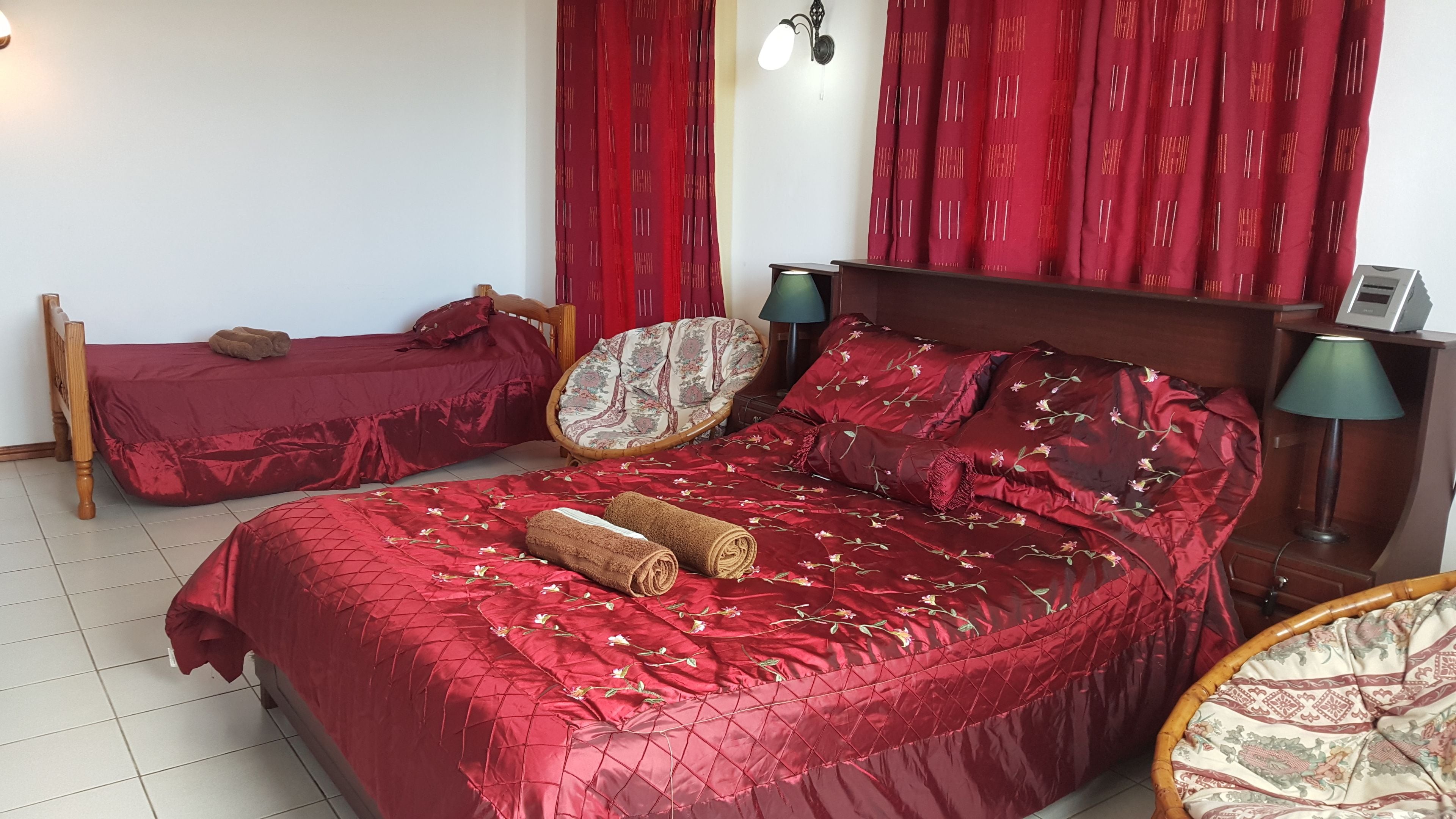 Economy-Apartment, 1 Schlafzimmer, mit Bad, Blick auf den Innenhof | 1 Schlafzimmer, Allergikerbettwaren, Zimmersafe, individuell dekoriert