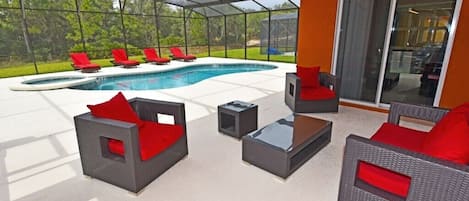 Lämmitetty uima-allas