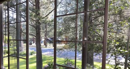 Charming, Cozy, Cottage. Location Perfect for Outdoor enthusiasts and Couples