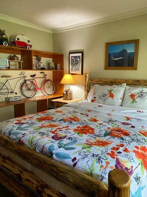 2 slaapkamers, een bureau, een strijkplank/strijkijzer, gratis wifi