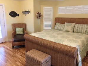 3 bedrooms, iron/ironing board, travel cot, free WiFi - Beach2Bay 3/2.5 Home with Private Swimming Pool, 4  Sun Decks, Gorgeous Retreat (Galveston)