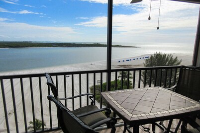 Islands End 801 2 Bedroom Condo by Redawning