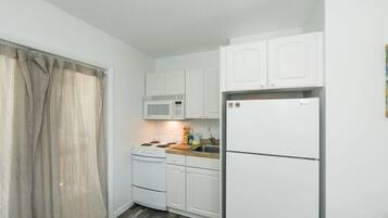 Apartment, 1 Bedroom | Private kitchen