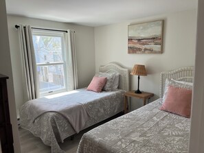 2 bedrooms, iron/ironing board, free WiFi