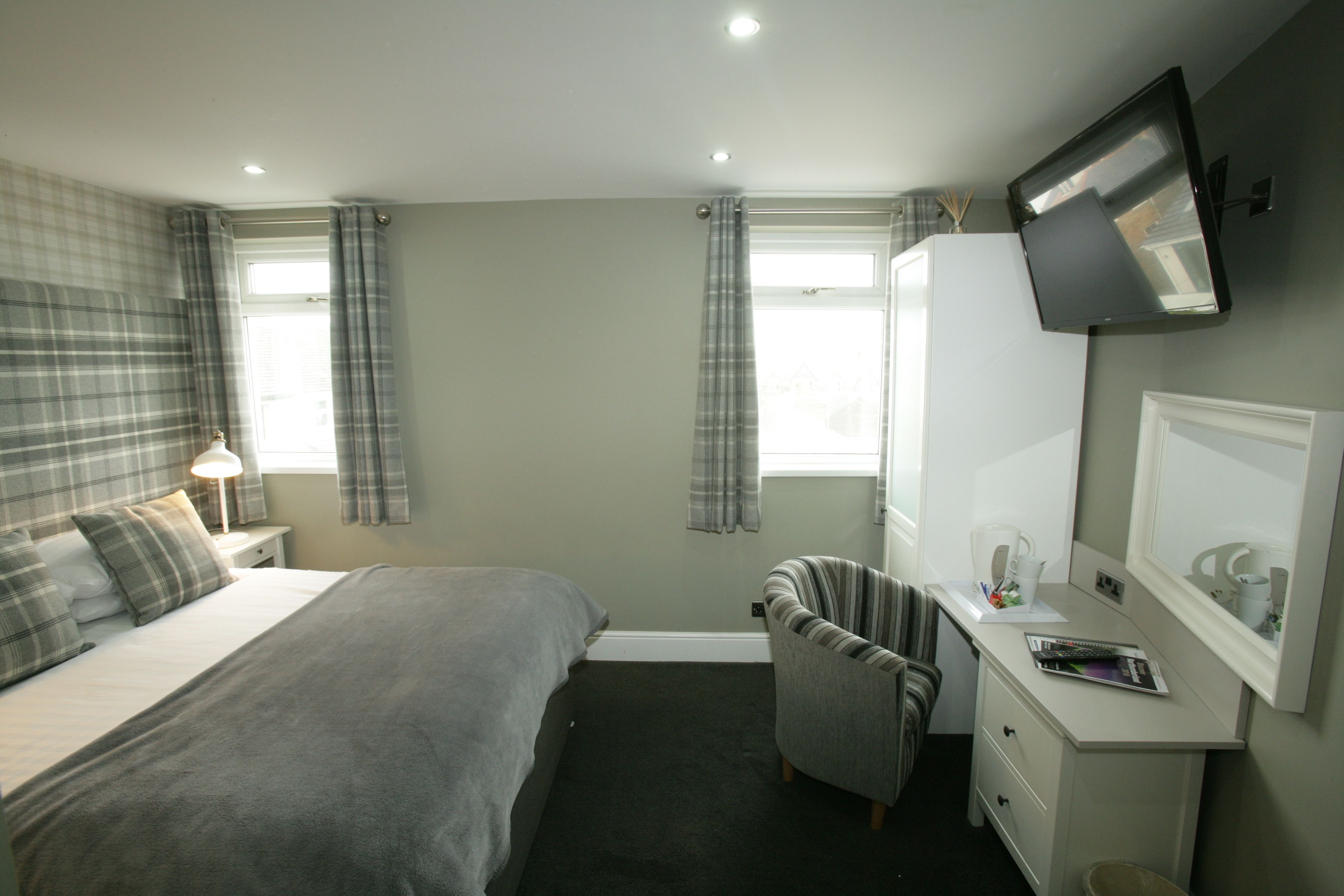 iron/ironing board, free wifi