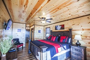 1 bedroom, free WiFi, bed sheets - Lover's LAIR It's Valentine's Day every day! (Broken Bow)
