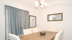 Appartement, meerdere slaapkamers | Dineren op de kamer