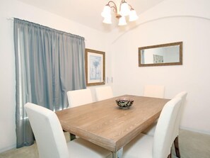 Appartement, plusieurs chambres | Restauration dans la chambre