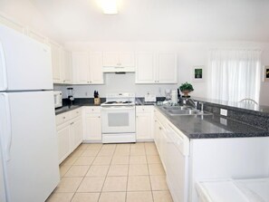 Apartment, Multiple Bedrooms | Private kitchen