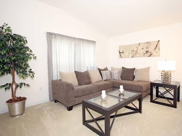 Apartment, Multiple Bedrooms | Living room