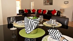 In-room dining - 4725 Ruby Red Lane (Kissimmee)
