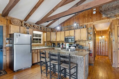 Grandfather Getaway: Cozy charm in the NC mountains.