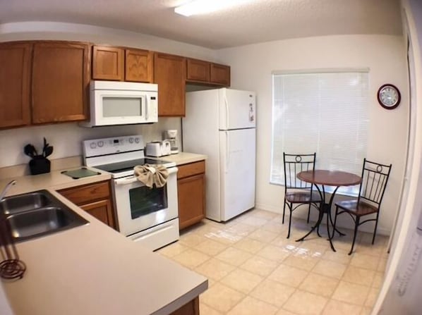 Apartment, Multiple Bedrooms | Private kitchen