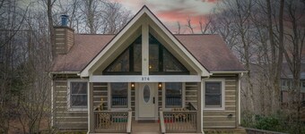 2 Master Suite Cabin! Walk to Appalachian Ski Mtn. Hot Tub, Game Room & Fire Pit