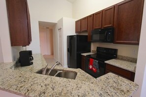 Apartment, Multiple Bedrooms | Private kitchen