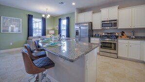 Apartment, Multiple Bedrooms | Private kitchen - 5345OAV (Davenport)
