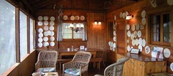 The Hynes Cabin- 1925 Renovated Classic with Stunning Views