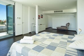 3 bedrooms, iron/ironing board, cots/infant beds, free WiFi - Casa Pane (Ibiza Town)