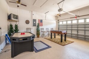 Game room - 229 NHD (Davenport)